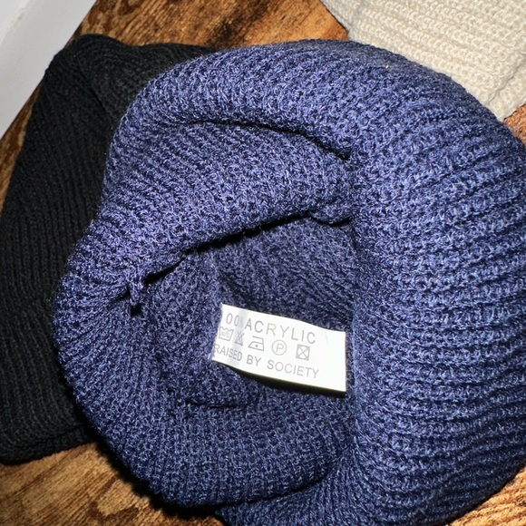 Raised by society beanie - Picture 2 of 3